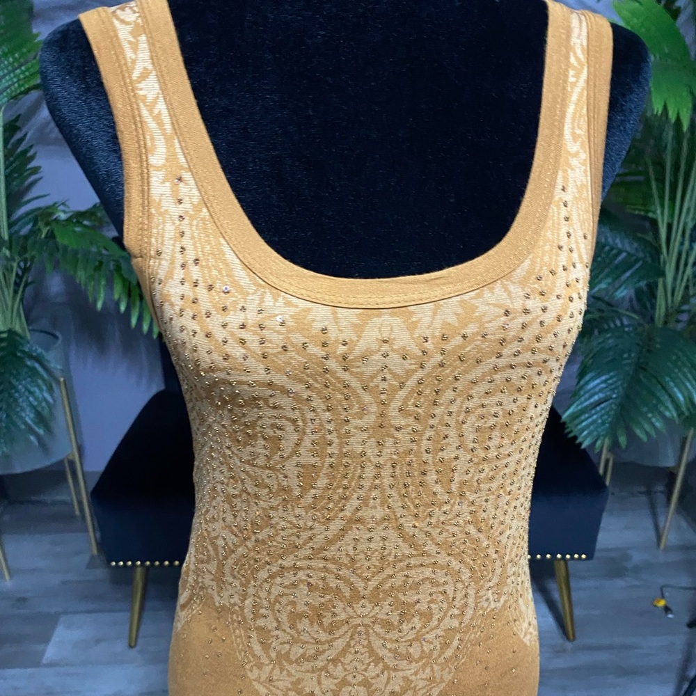 Sleeveless tank